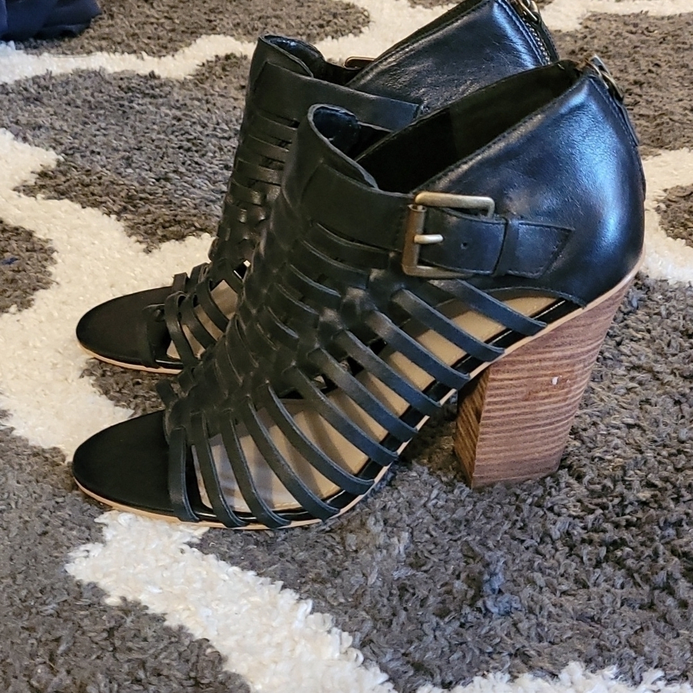Hinge sz 9 black sandals heels peep toe shoes buckle SH252